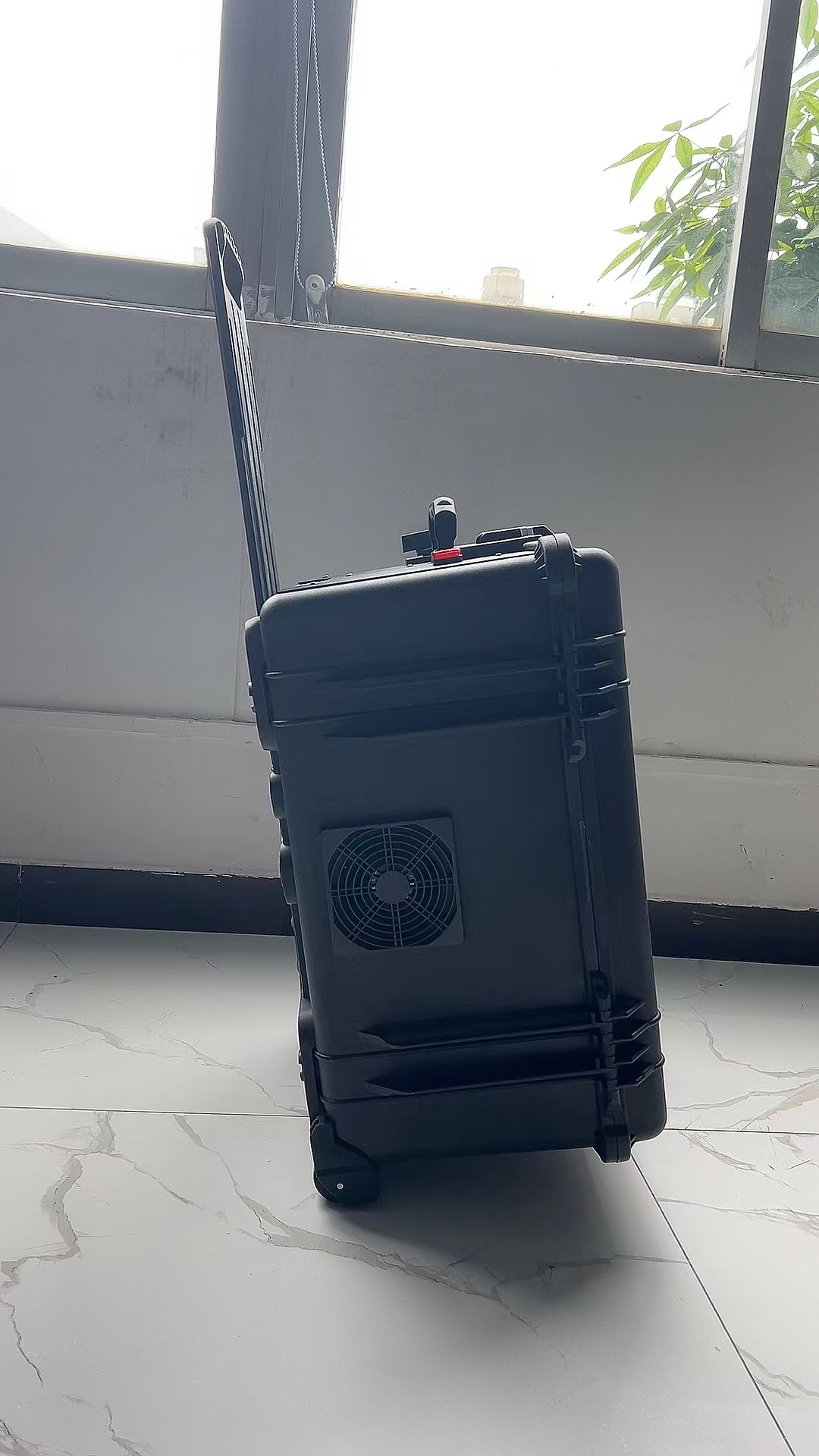 台前手拉箱型移动通信干扰器